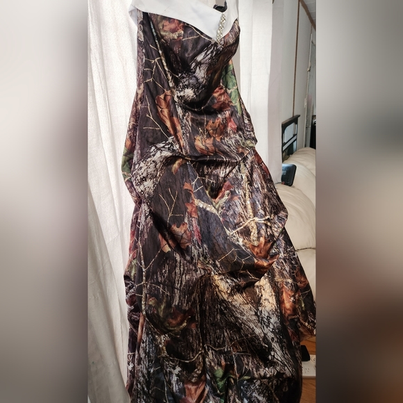 Camo vdWedding/grad dress - Picture 2 of 5
